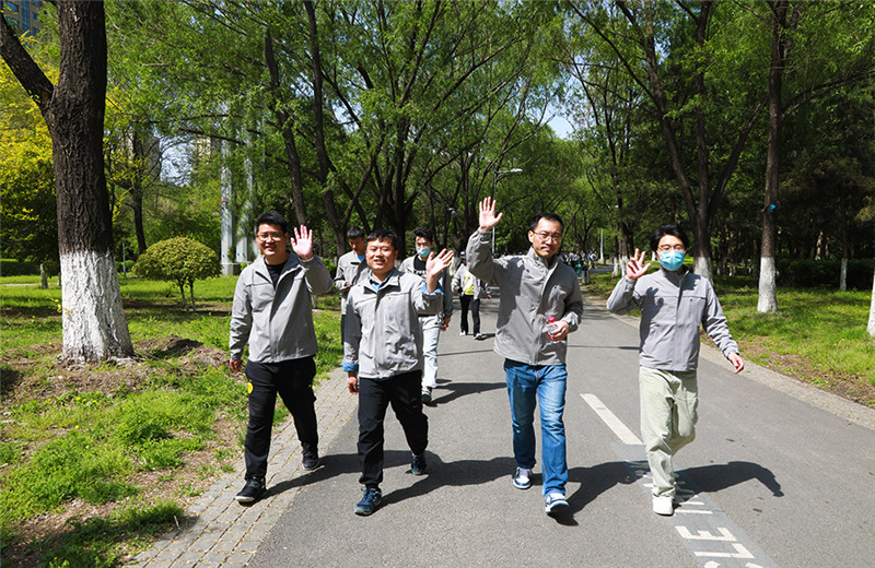 2023年5月6日，東北公司于沈陽奧林匹克生態(tài)公園開展“沐春健步走，轉(zhuǎn)型再出發(fā)” 徒步行活動。